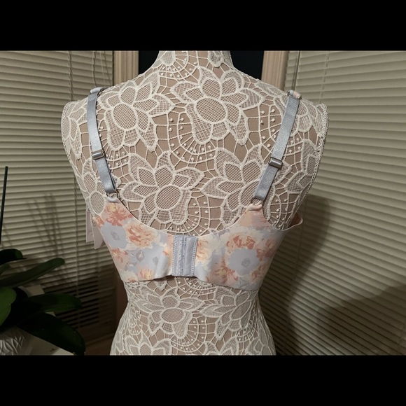 Jessica Simpson Bra - Picture 2 of 6